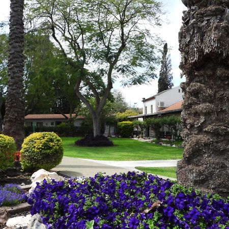 Degania Bet Kibbutz Country Lodging Hotel Kinneret Bagian luar foto