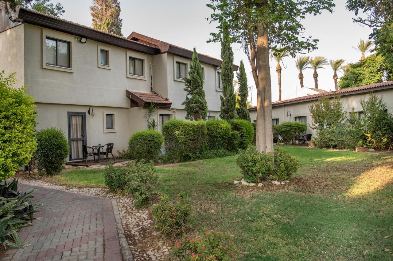 Degania Bet Kibbutz Country Lodging Hotel Kinneret Bagian luar foto