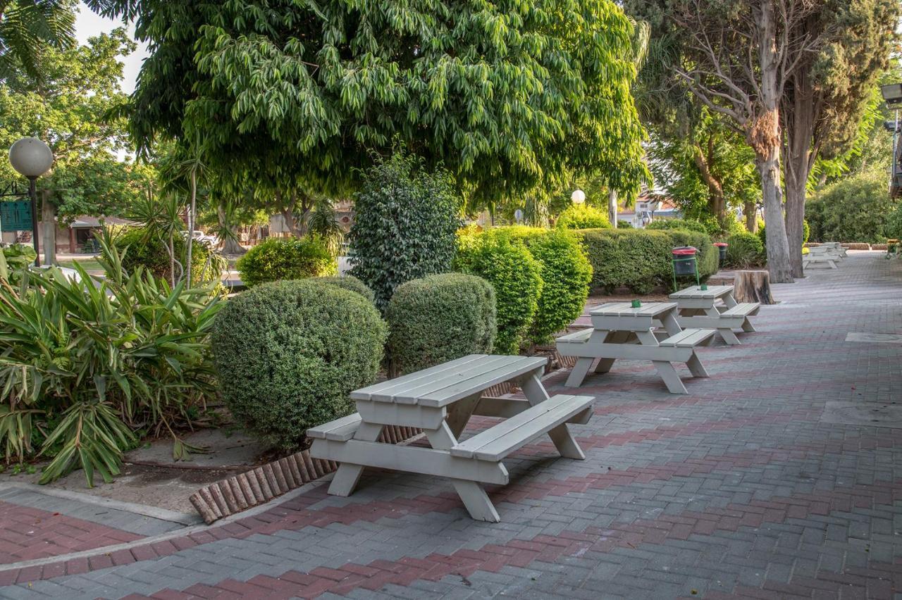 Degania Bet Kibbutz Country Lodging Hotel Kinneret Bagian luar foto