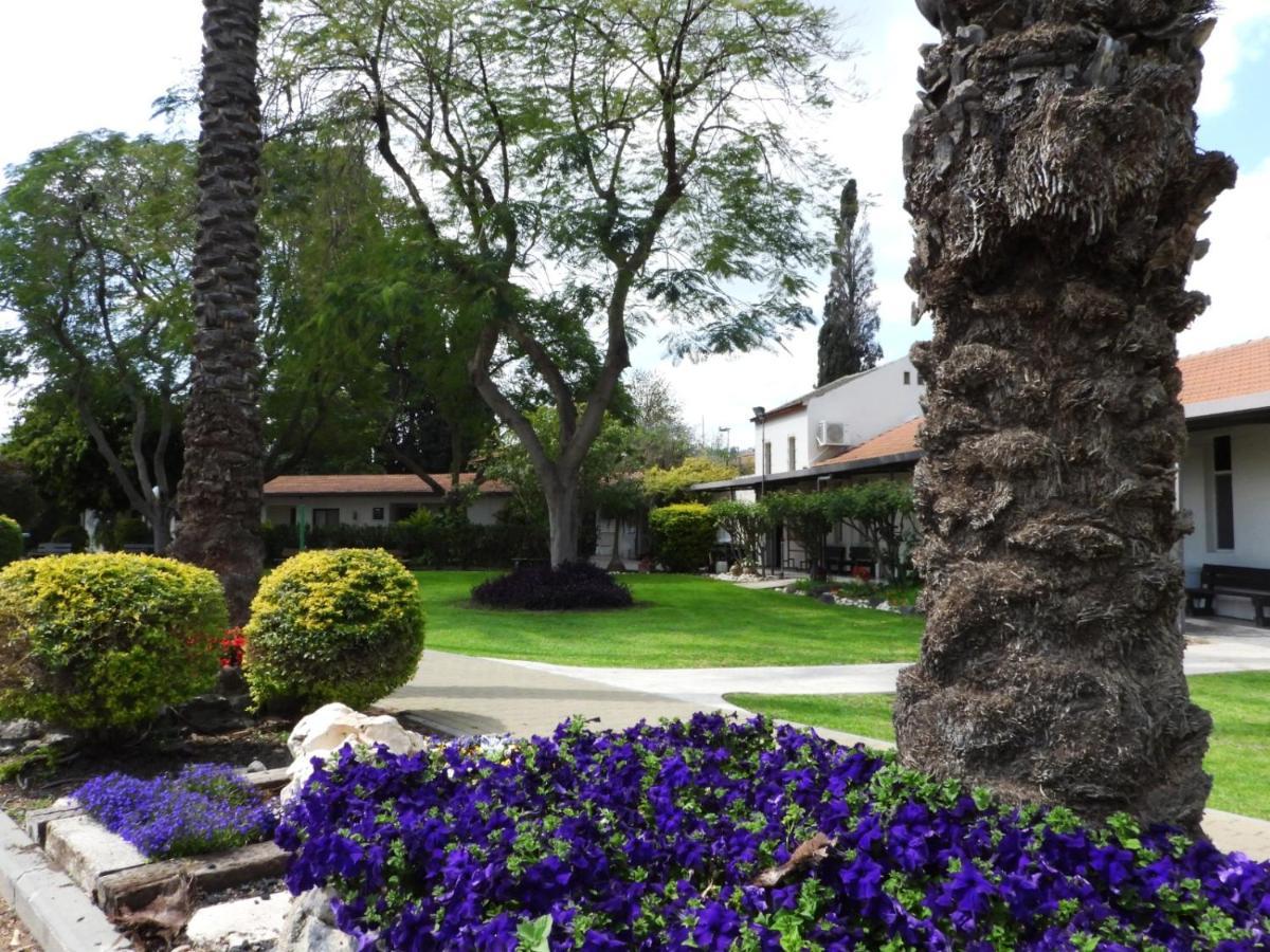 Degania Bet Kibbutz Country Lodging Hotel Kinneret Bagian luar foto